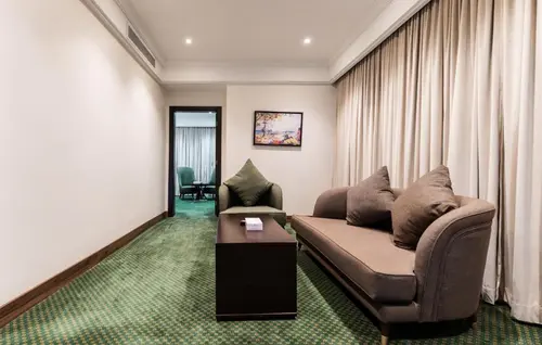 One Bedroom Apartment with bathtub 3