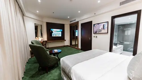 One Bedroom Apartment with bathtub 2