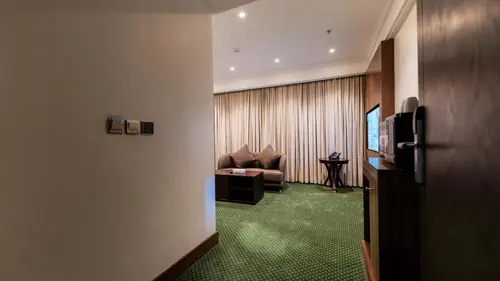 One Bedroom Apartment with bathtub 6