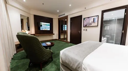 One Bedroom Apartment with bathtub 1