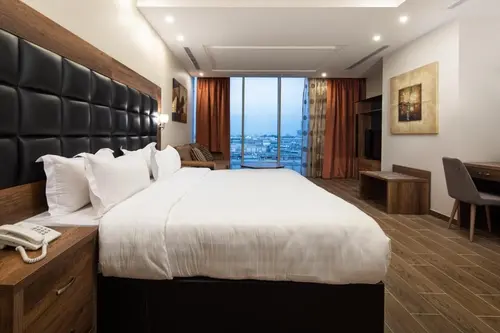 One Bedroom Apartment with City View 4