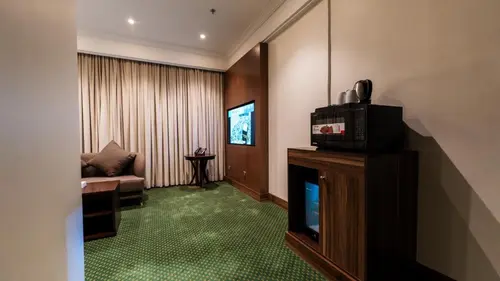 One Bedroom Apartment with bathtub 9