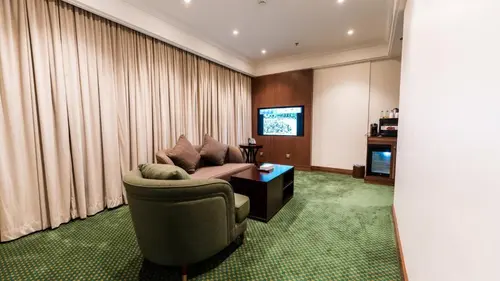 One Bedroom Apartment with bathtub 8