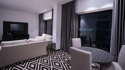 One Bedroom Suite with city view 7