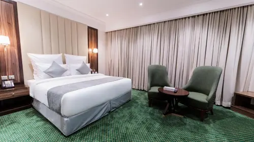 One Bedroom Apartment with bathtub 10